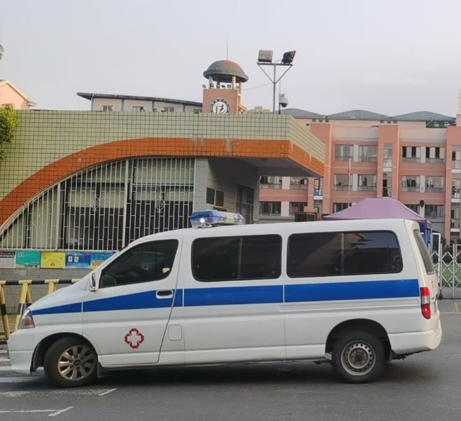 柳南救护车出租护送骨折病人一公里多少钱